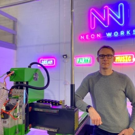 Huddersfield signwriter launches new neon sign business